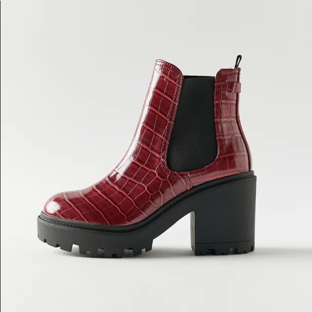 UO Chloe Chelsea Timeless Boot